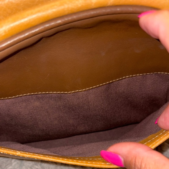 Loewe Tan Leather Shoulder Bag - Picture 9 of 17